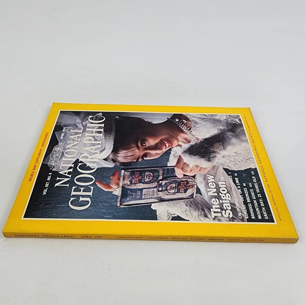 National Geographic Magazine April‎ 1995 No Insert